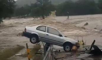 Alluvione in Texas, 24 morti: disperse una ventina di ragazze Alluvione in Texas, 24 morti: disperse una ventina di ragazze