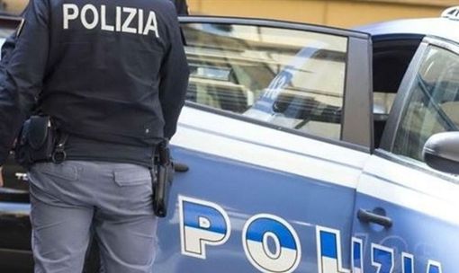 Dramma a Collegno, anziano precipita dal quarto piano mentre pulisce le finestre: morto Dramma a Collegno, anziano precipita dal quarto piano mentre pulisce le finestre: morto