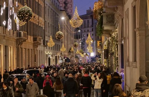 Tredicesime più ricche, gli italiani spenderanno 10 mld per i regali di Natale