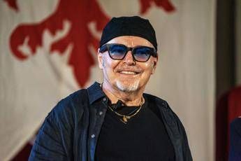 Vasco Rossi, in pieno tour annuncia 10 nuove date per il 2026 Vasco Rossi, in pieno tour annuncia 10 nuove date per il 2026