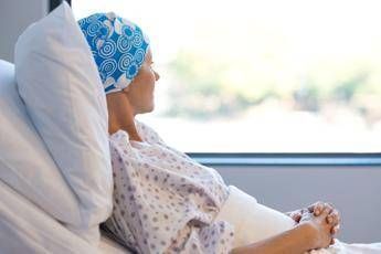 Tumori, svolta da immunoterapia pre-intervento: "Carichiamo le difese prima del bisturi" Tumori, svolta da immunoterapia pre-intervento: "Carichiamo le difese prima del bisturi"