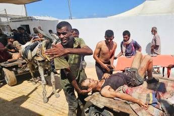 Gaza, al Jazeera: "Spari Idf vicino a centro aiuti, almeno 30 morti a Rafah" Gaza, al Jazeera: "Spari Idf vicino a centro aiuti, almeno 30 morti a Rafah"