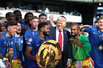 Il Chelsea festeggia il Mondiale per club. E Trump non se ne va Il Chelsea festeggia il Mondiale per club. E Trump non se ne va
