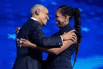 Michelle Obama smentisce voci divorzio: "Vissuto momenti difficili ma mai pensato di lasciarlo" Michelle Obama smentisce voci divorzio: "Vissuto momenti difficili ma mai pensato di lasciarlo"