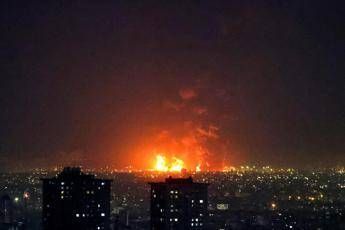 Iran attacca ancora Paesi arabi. Israele colpisce il petrolio, Trump apre all'invasione
