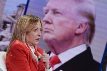 Il nuovo elogio di Trump a Meloni diventa un caso, Pd: "Governo smentisca aiuto su Iran"
