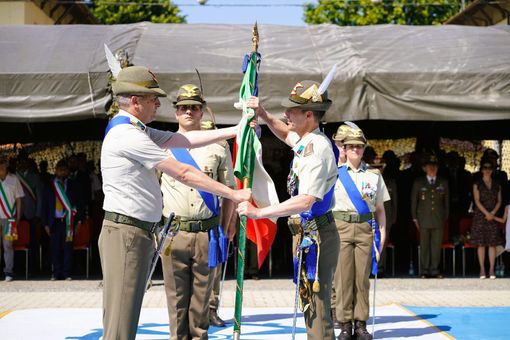 Un momento del passaggio delle consegne