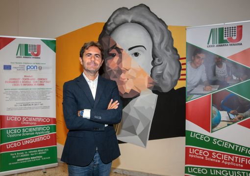 Venaria, cambio della guardia alla guida del liceo Juvarra: saluta il professor Salcone, va al Cavour di Torino [VIDEO]