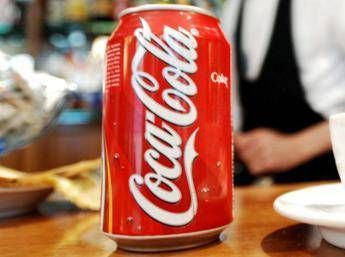 Coca-Cola, Trump rivendica: "Convinti a usare zucchero canna al posto di sciroppo mais" Coca-Cola, Trump rivendica: "Convinti a usare zucchero canna al posto di sciroppo mais"