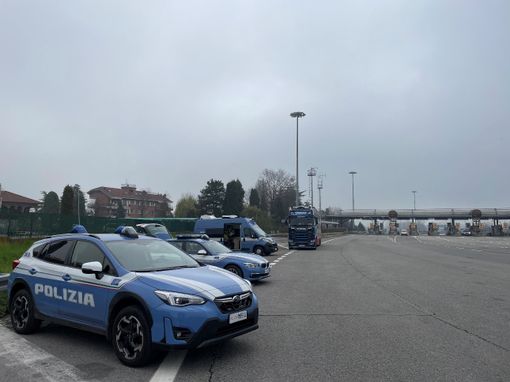 Rivoli, guidava tir in tangenziale ubriaco: maxi-multa e sequestro del camion Rivoli, guidava tir in tangenziale ubriaco: maxi-multa e sequestro del camion