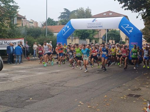La partenza degli atleti della Strarivoli 2025