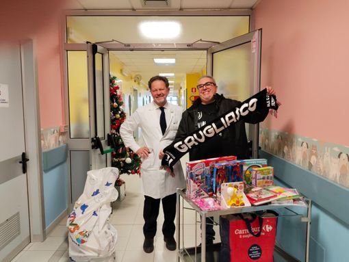 Juventus Club Grugliasco: doni e giocattoli per i bimbi dell'ospedale di Rivoli Juventus Club Grugliasco: doni e giocattoli per i bimbi dell'ospedale di Rivoli