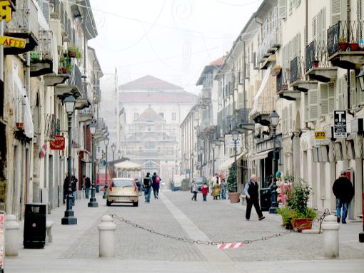 Venaria, nuove regole per i dehors del centro e viale Buridani