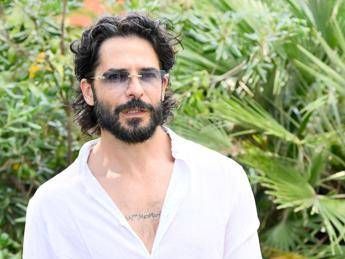 Farouk Kassam, Marco Bocci nel ruolo del padre nella serie Rai sul rapimento Farouk Kassam, Marco Bocci nel ruolo del padre nella serie Rai sul rapimento