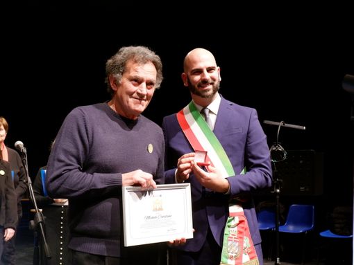 La Certosa d'Oro assegnata a Michele Catalano, storico maestro elementare