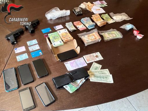 In casa nascondeva cocaina e oltre 47mila euro: in manette 39enne a Giaveno