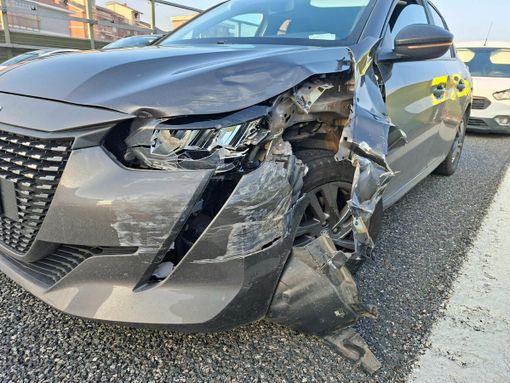 Incidente sulla tangenziale nord: due mezzi coinvolti, traffico paralizzato