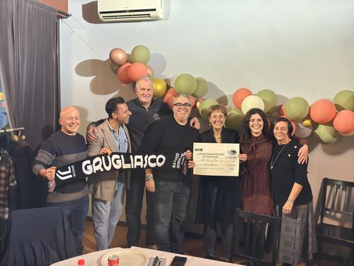 1300 euro raccolti dallo Juventus Club Grugliasco per la rianimazione dell'ospedale di Rivoli 1300 euro raccolti dallo Juventus Club Grugliasco per la rianimazione dell'ospedale di Rivoli