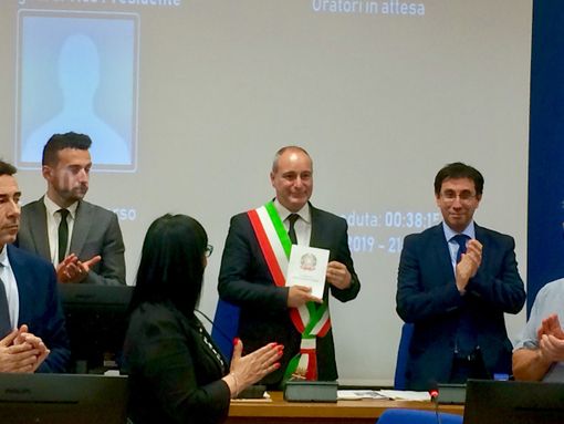 Collegno, primo consiglio comunale. Giura Casciano: "Una grande emozione, tutti protagonisti del cambiamento" [FOTO]