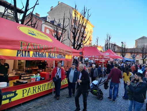 Rivoli si prepara per accogliere il Mercato Europeo 2024: artigianato ed enogastronomia da tutti i Paesi di tutto il mondo Rivoli si prepara per accogliere il Mercato Europeo 2024: artigianato ed enogastronomia da tutti i Paesi di tutto il mondo