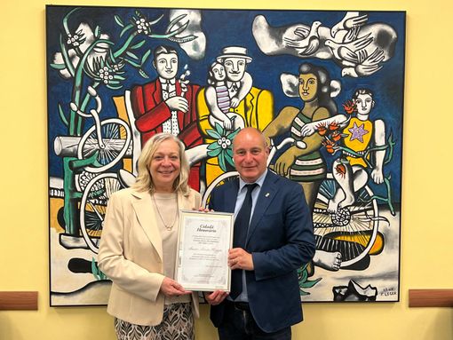 Due persone assieme in posa Due persone assieme in posa