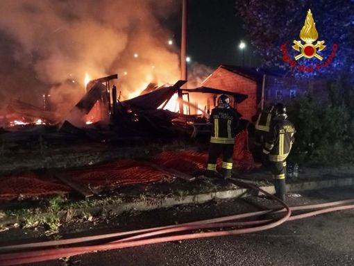 vigili del fuoco in azione vigili del fuoco in azione