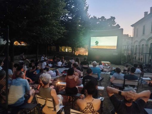 Una notte in tenda nel cuore della storia: al Villaggio Leumann arriva il primo Camping Urbano Una notte in tenda nel cuore della storia: al Villaggio Leumann arriva il primo Camping Urbano