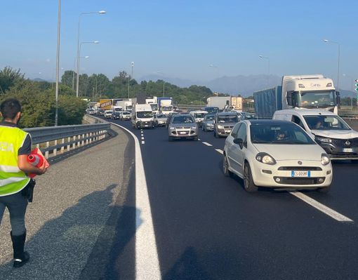 Incidente all'altezza dell'interscambio: traffico paralizzato sulla tangenziale Incidente all'altezza dell'interscambio: traffico paralizzato sulla tangenziale