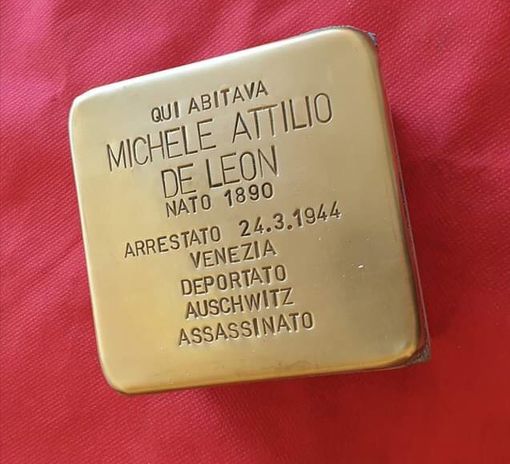 Collegno, posta la seconda Stolpersteine: "Con questi gesti Attilio e Massimo tornano a casa" (FOTO) Collegno, posta la seconda Stolpersteine: "Con questi gesti Attilio e Massimo tornano a casa" (FOTO)