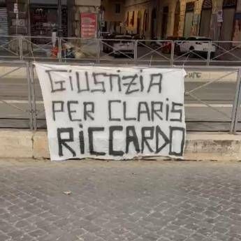 Striscione 'per Claris Riccardo' davanti ministero Giustizia, notata donna fuggire Striscione 'per Claris Riccardo' davanti ministero Giustizia, notata donna fuggire