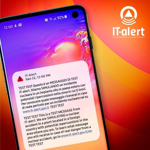 cellulare con messaggio di allarme