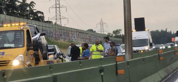 Incidente all'altezza di Collegno: traffico in tilt sulla tangenziale Incidente all'altezza di Collegno: traffico in tilt sulla tangenziale
