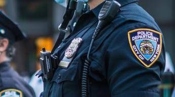 New York, un ragazzo di 17 anni apre il fuoco a Times Square: 3 feriti