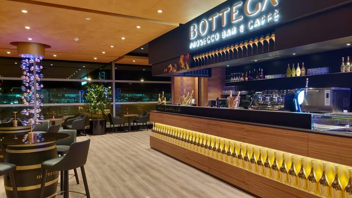 Un secondo prosecco bar all'aeroporto di Praga Un secondo prosecco bar all'aeroporto di Praga