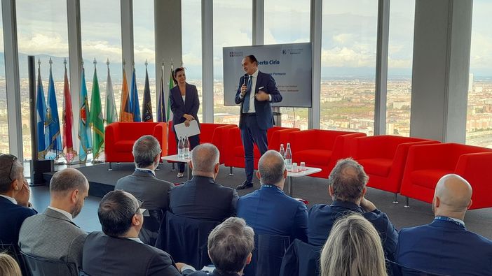 "Nessuno ha tanti investimenti stranieri, ma dobbiamo stare accanto a chi soffre" "Nessuno ha tanti investimenti stranieri, ma dobbiamo stare accanto a chi soffre"