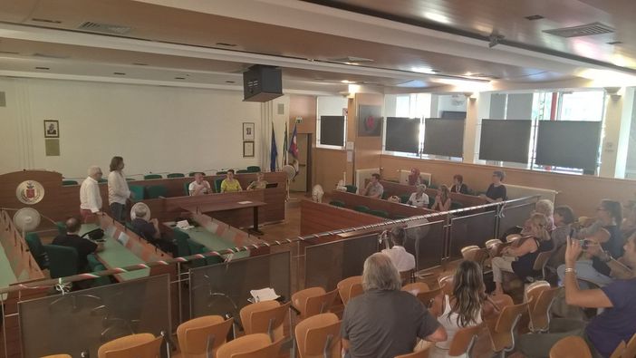 Grugliasco, la Commissione consiliare accoglie i sordi e s'impegna a farne riconoscere la lingua Grugliasco, la Commissione consiliare accoglie i sordi e s'impegna a farne riconoscere la lingua