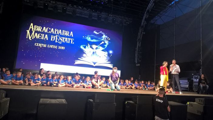 Oltre 300 bambini dei centri estivi di Spaziomnibus sul palco del Gruvillage di Grugliasco per il “Magic summer dream show” [FOTO]