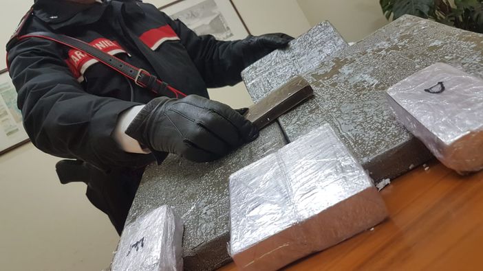 Sicurezza sui mezzi pubblici, controlli dei carabinieri: a Collegno 45 persone scoperte senza biglietto Sicurezza sui mezzi pubblici, controlli dei carabinieri: a Collegno 45 persone scoperte senza biglietto