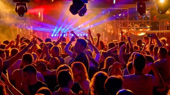Furto di cellulari in discoteca: arrestato a Grugliasco il "ladro ballerino" Furto di cellulari in discoteca: arrestato a Grugliasco il "ladro ballerino"