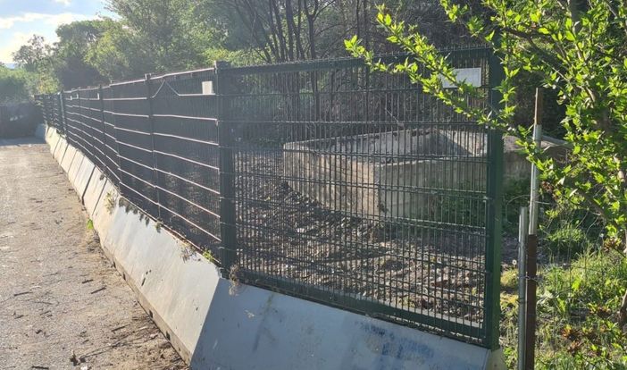 Strada Dorera ripulita da divani, mobili ed elettrodomestici abbandonati Strada Dorera ripulita da divani, mobili ed elettrodomestici abbandonati