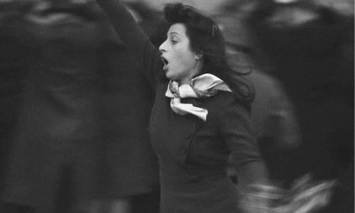 Anna Magnani in una scena di "Roma Città Aperta" Anna Magnani in una scena di "Roma Città Aperta"