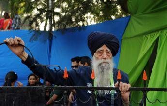 India, morto a 114 anni maratoneta più anziano del mondo: Fauja Singh travolto da auto pirata India, morto a 114 anni maratoneta più anziano del mondo: Fauja Singh travolto da auto pirata
