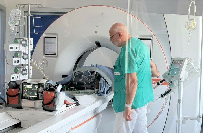 Pesa 210 chili e non può fare la Tac: salvato dalla tecnologia "su misura" dell'ospedale di Rivoli Pesa 210 chili e non può fare la Tac: salvato dalla tecnologia "su misura" dell'ospedale di Rivoli