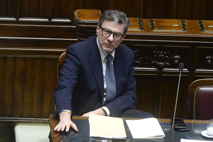 Giorgetti alle banche “Fare sistema per vincere le sfide del Paese” Giorgetti alle banche “Fare sistema per vincere le sfide del Paese”