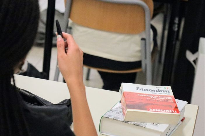 Maturità 2026: mezzo milione di studenti alle prese con Pavese, Brancati, assemblea costituente e temi di attualità
