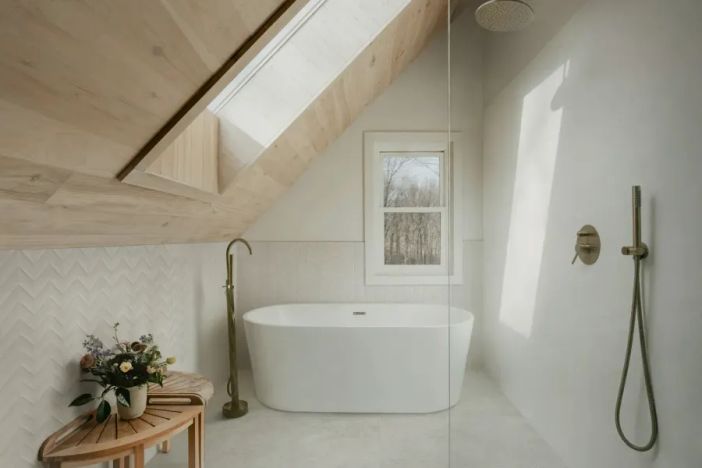 Vuoi dare nuova vita alla tua mansarda? Segui questi suggerimenti per ristrutturarla ed arredarla Vuoi dare nuova vita alla tua mansarda? Segui questi suggerimenti per ristrutturarla ed arredarla