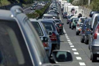 Esodo estivo, weekend da bollino nero: 13 milioni di auto in viaggio Esodo estivo, weekend da bollino nero: 13 milioni di auto in viaggio