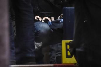 Taranto, sparatoria al quartiere Tamburi: un morto e tre feriti Taranto, sparatoria al quartiere Tamburi: un morto e tre feriti