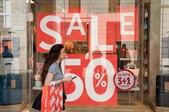Oggi partono i saldi estivi 2025: sconti più alti rispetto all'anno scorso Oggi partono i saldi estivi 2025: sconti più alti rispetto all'anno scorso