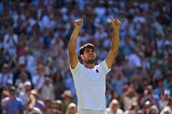 Alcaraz, elogi a Sinner prima della finale a Wimbledon: "È incredibile" Alcaraz, elogi a Sinner prima della finale a Wimbledon: "È incredibile"